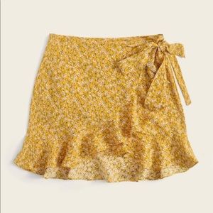 🍒 SHEIN YELLOW FLORAL WRAP SKIRT